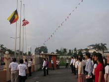 Raising the National Flag | 升国旗